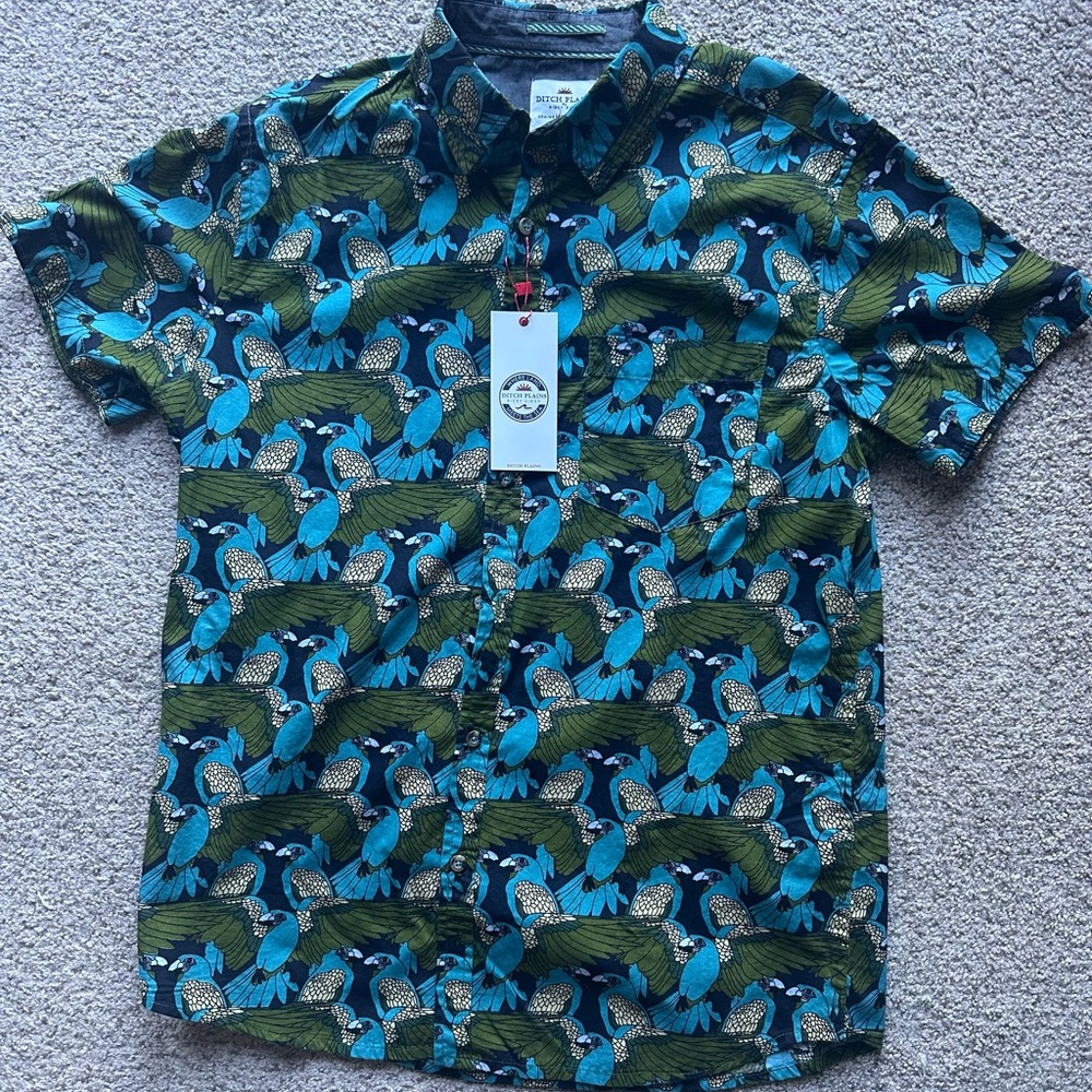 Ditch Plains by Ricky Singh Men’s Blue/Green Parrot Button-Up Shirt - Medium NWT